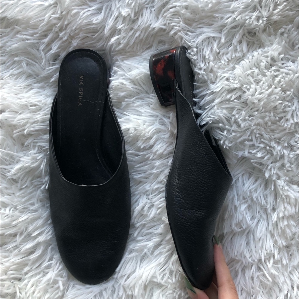 Black Leather Mule w/ Tortoise Heel